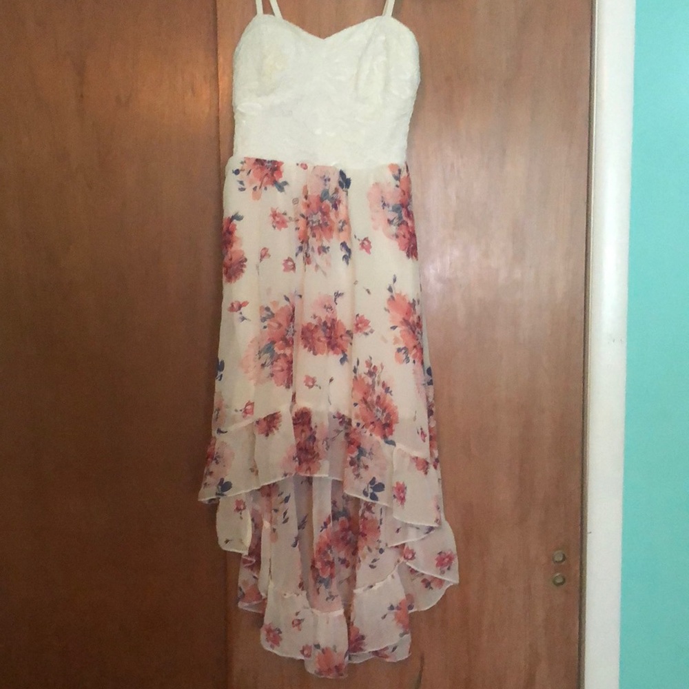 very stunning floral dress!!